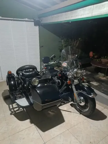 Moto Harley-Davidson com sidecar acoplado