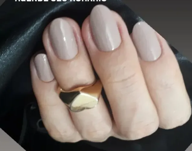 Precisa de manicure
