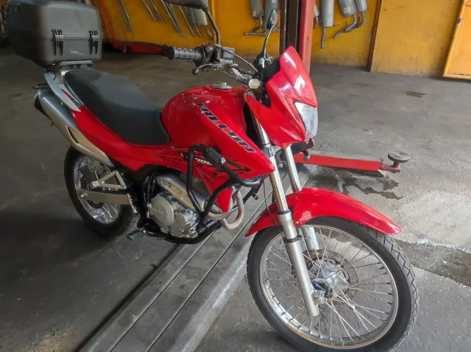 Falcon 400i 2013
