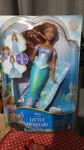 Boneca Barbie Princesa Ariel transformação Disney