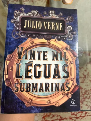Livro: Vinte Mil Léguas Submarinas - Editora Principis