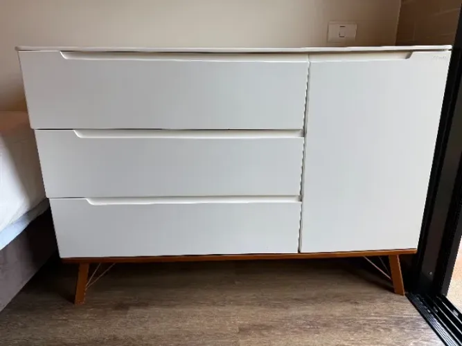 Cômoda de Bebê Branca Completa | 3 Gavetas + Porta + Divisória