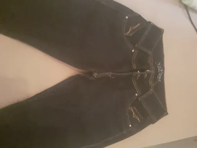 Calça jeans feminina.