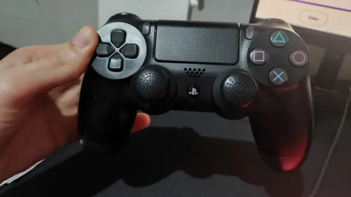 Controle DualSock 4 DS4 original de PS4 seminovo em perfeitas condições com cabo de brinde