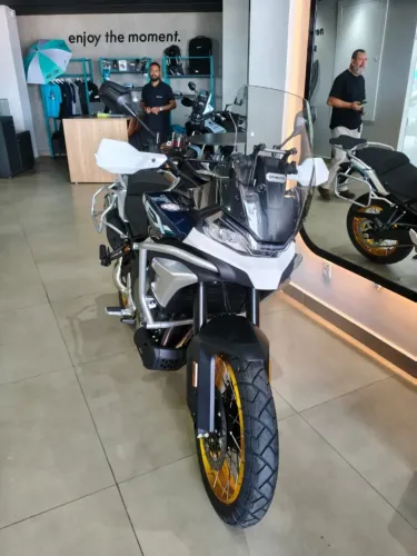 Ibex 700 Okm branca e azul, moto na mão, já emplacada. Pronta pra transferir
