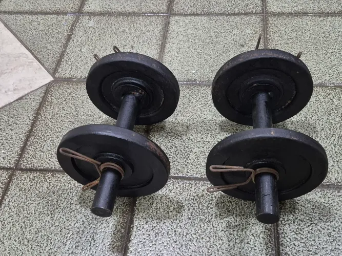 Par de Halteres  (barras + anilhas ) 5,5 kgs cada lado