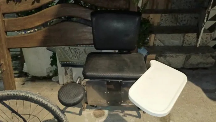 Vende-se cadeira