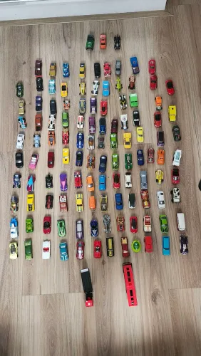 138 carrinhos hot wheels