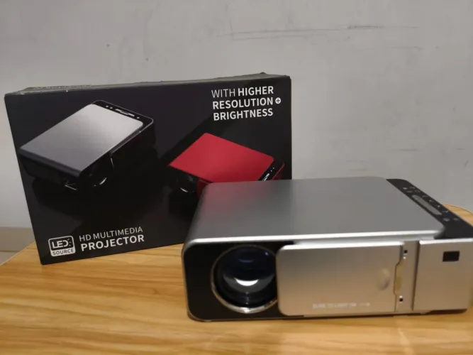 Projetor Multimídia HOME THEATER / LED LCD - Novo, Nunca Usado - HDMI/USB/AV/VGA/AUDIO