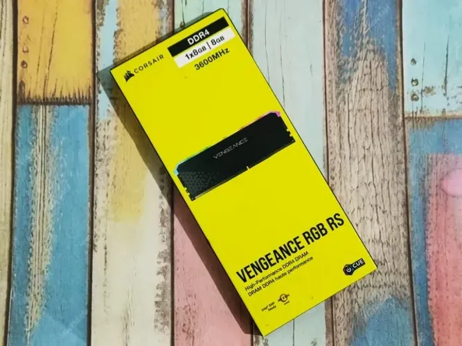 Memória RAM DDR4 Corsair Vengeance RGB RS 8GB 3600MHz Nova Lacrada
