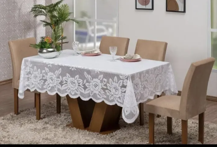 Toalha de mesa de renda 4 ou 6 cadeiras novo