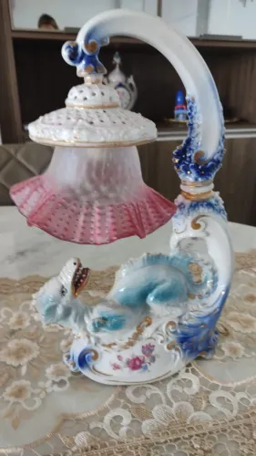 ABAJUR ANTIGO DRAGÃO EM PORCELANA PEDREIRA