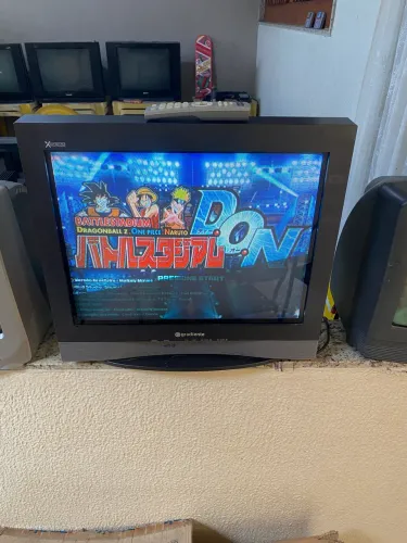 Tv de tubo gradiente na caixa e com controle original ( item de colecionador)