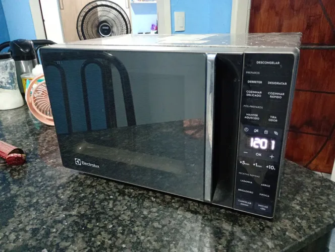 Microondas 20 litros funcionando entrego