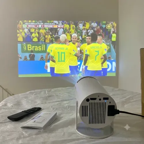 Projetor Profissional 2 em 1 com 10.000 Jogos e controles sem fio 2.4