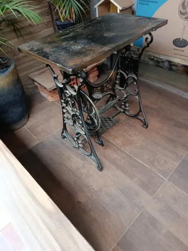Pé de máquina de custura antiga