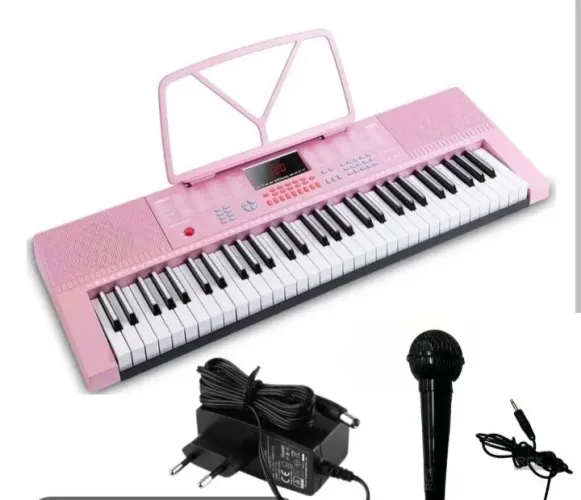 Teclado rosa com diversas funções