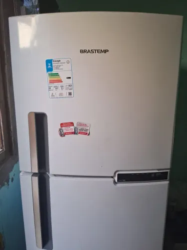 Refrigerador  3 anos de garantia  urgencia na venda tenho documentos e garantias  chamar n