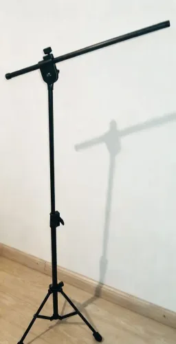 Pedestal de microfone girafa novo