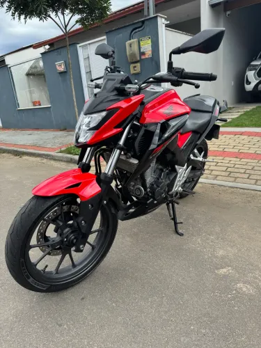 CB 300F 2024
