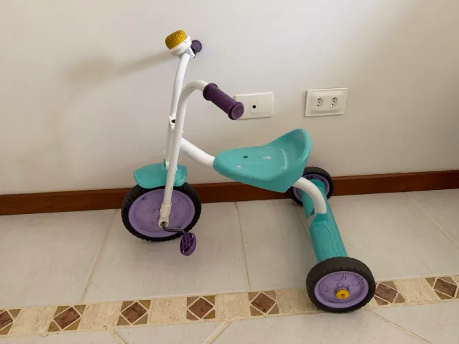 Motoca infantil em bom estado de conservação 