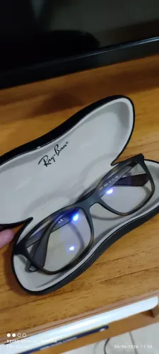 Armação para óculos de grau Ray Ban.
