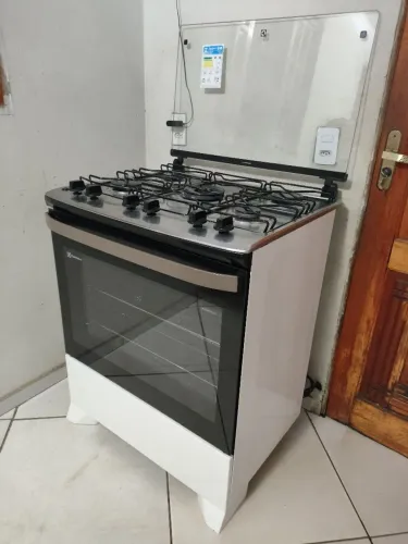 Fogão Electrolux 5 bocas bem conservado e funcionando tudo perfeitamente