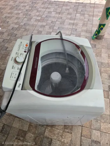 VENDE-SE MÁQUINA DE LAVAR ROUPAS 11KG