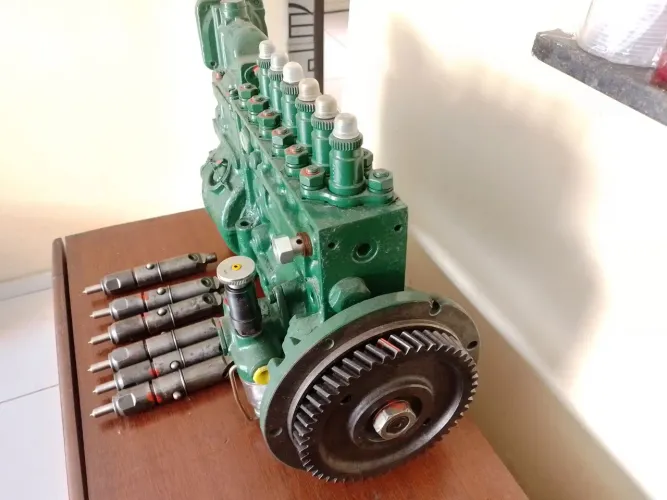 Bomba injetora bosch e seis injetores