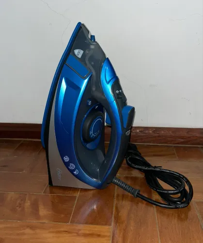 Ferro de passar roupas (220V)
