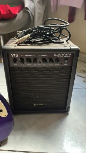 Amplificador de guitarra e violão 