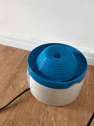 Vendo bebedouro de água corrente