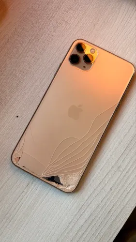 iPhone 11 Pro Max para uso de peças 