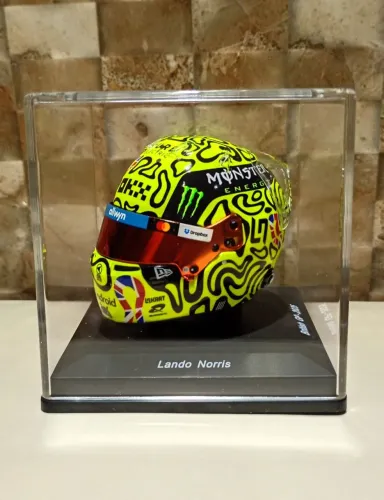 Miniatura Formula 1 Capacete Lando Norris World Champion 2025 Spark 1/5