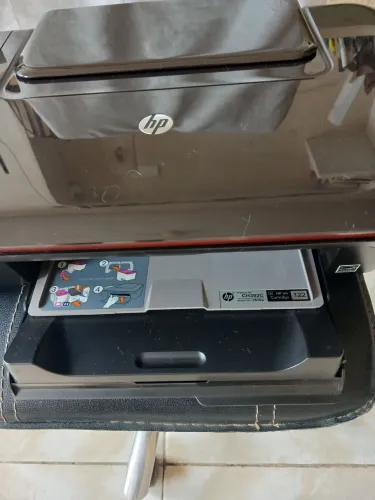 Vendo uma impressora multifuncional Deskjet 3050 HP 