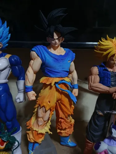 GOKU Forma Base 30cm Action Figure