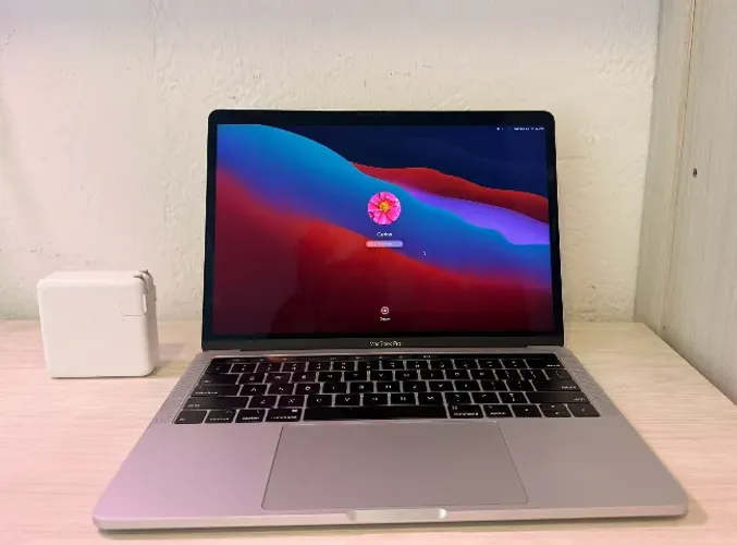 MacBook Pro 2019 (13" A1989) 16GB, 1TB Estado impecável: Pouco uso: Bateria 300 ciclos