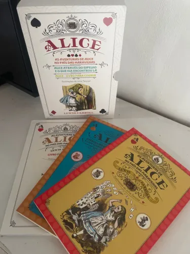 Coleção de livros: Alice no país das maravilhas