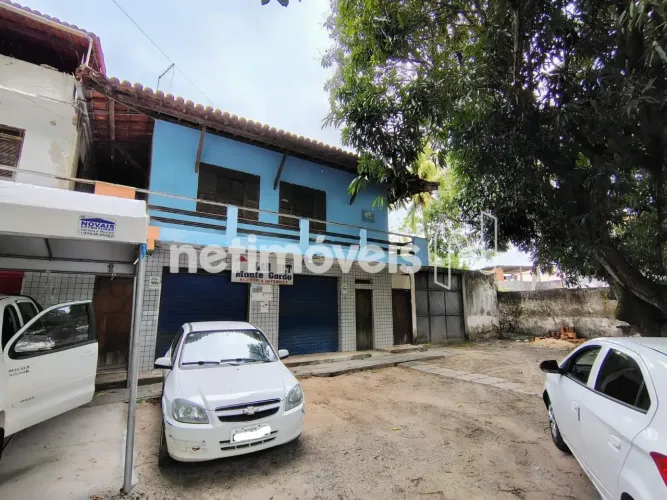 Terreno à venda, com algumas edificações, no centro de Monte Gordo, Camaçari BA.