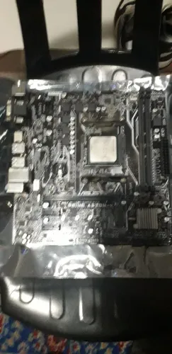 Kit AMD A320M-k RYZEN 3 3200g 16 GB de memorias