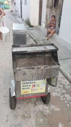 Carroça de cachorro quente e espetinho 