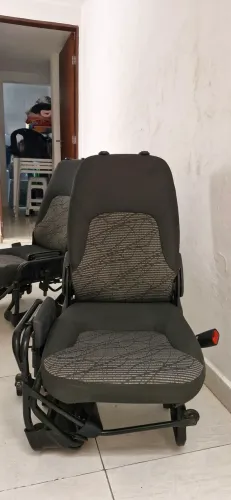 Vendo par de bancos traseiro fiat doblô( serve em todos os modelo 7 lugares)