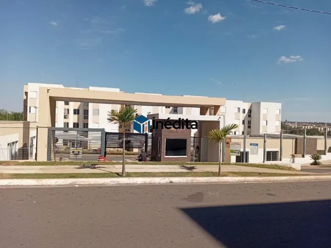 Apartamento de 2 Quartos, 2 Vagas de Garagem no Conjunto Vera Cruz - R$ 850/mês