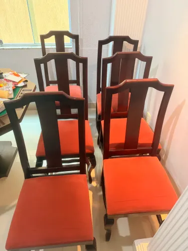 Conjunto de Cadeiras Clássicas de Madeira para Mesa de Jantar - Impecáveis