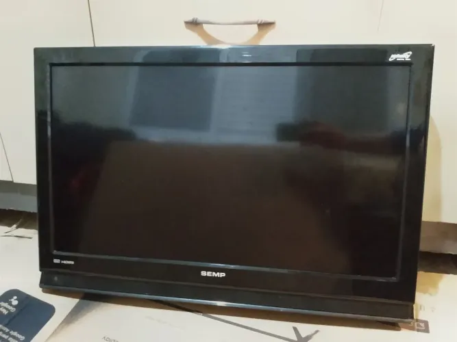 Tv Semp 32 provável fonte queimada 