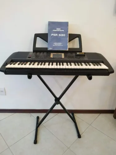 Teclado Yamaha PSR-530 + acessórios originais e em perfeito estado de conservação