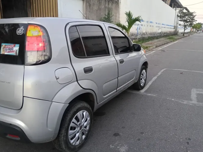 Fiat Uno Attractive 1.0 EVO Fire Flex 8V 5P 2016