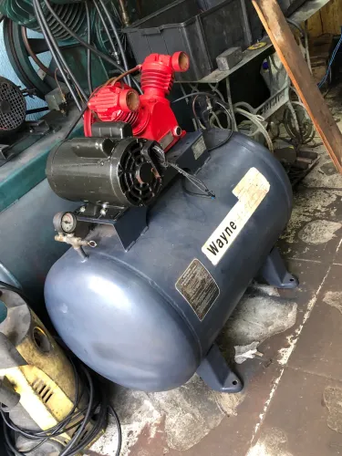 Vendo compressor, revisado, motor novo, tanque 200 litros 