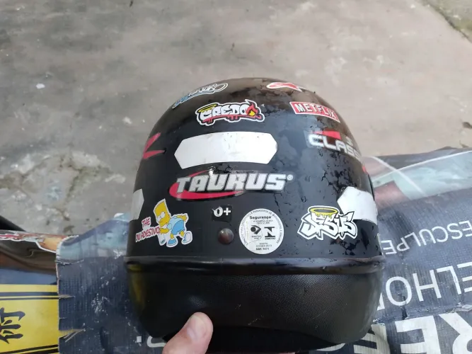 Capacete Taurus tamanho 56