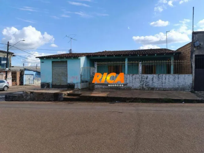 Casa de esquina com pequeno ponto comercial à venda Zona Sul